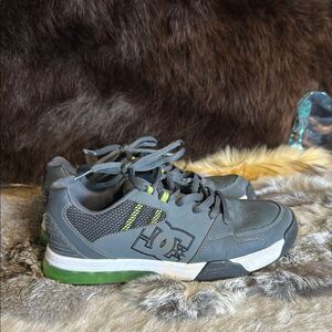 DC Gray and Green Sneakers 7.5 (6022A)
